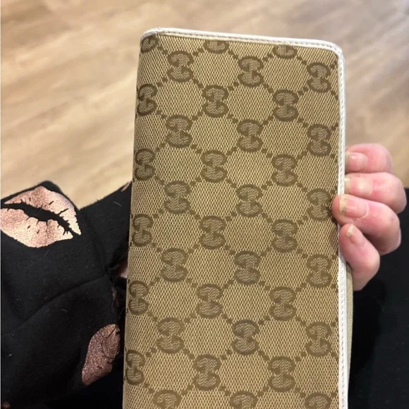 Gucci Tan and Green Signature Wallet - Picture 4 of 15